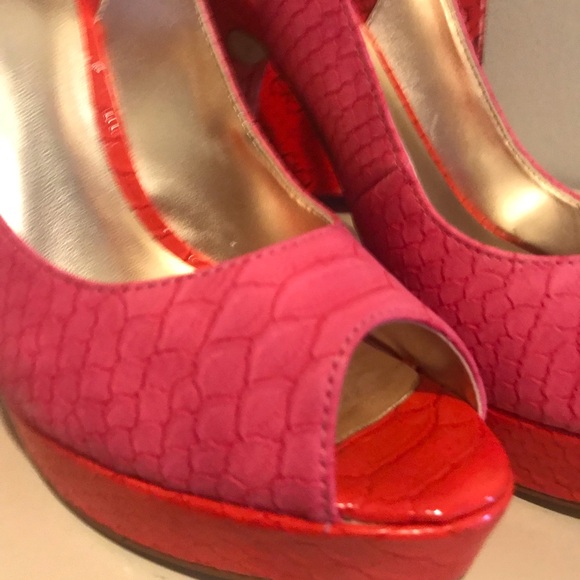 Woman’s Guess platforms pink/coral 8.5m - Picture 2 of 12